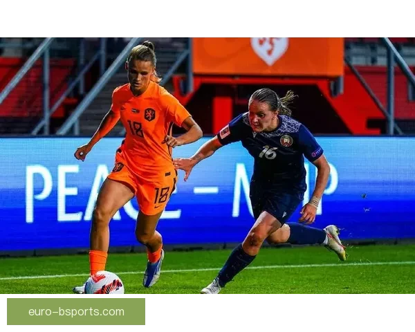 亚历山德拉·波普女足世界杯小组赛上演双响助英格兰大胜