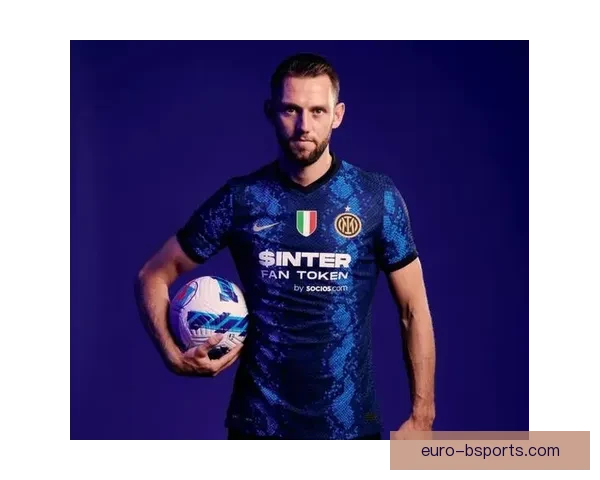 法兰克福主力中卫续约至2028年解约金条款被取消