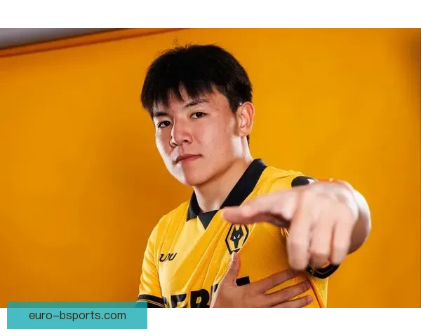 英超狼队正式签约中国足球新星徐彬开启海外征程